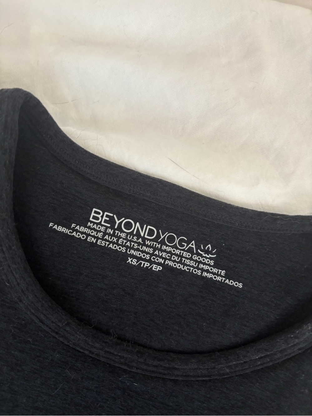 beyond yoga black cropped tank with built in bra size xs - Picture 3 of 3